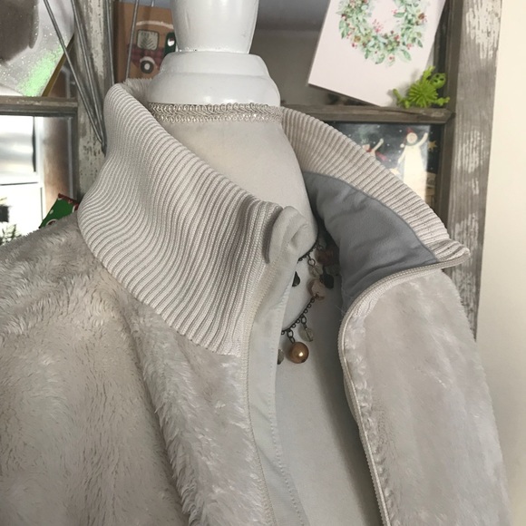 Mountain Hardwear Windstopper coat! - Picture 2 of 5